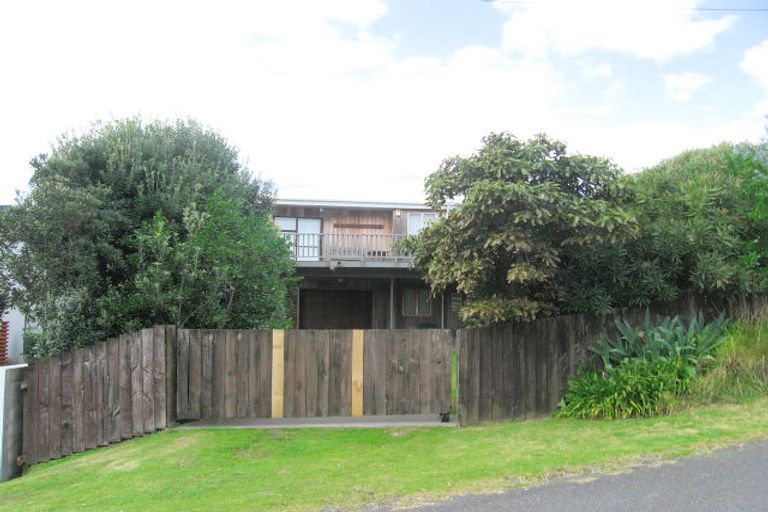 Photo of property in 108 Mooloo Crescent, Whangamata, 3620