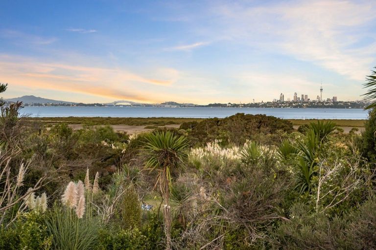 Photo of property in 6a Saint Jerome Avenue, Te Atatu Peninsula, Auckland, 0610