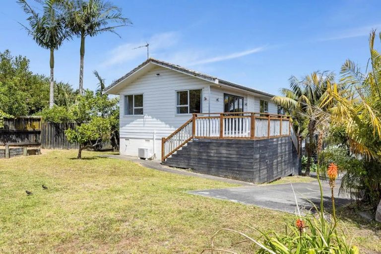 Photo of property in 2/25 Moire Road, Massey, Auckland, 0614