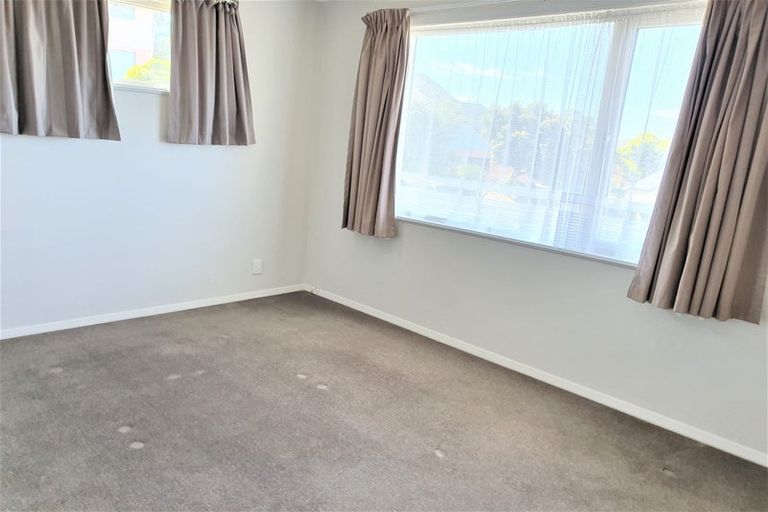 Photo of property in 12 Fitzpatrick Street, Newlands, Wellington, 6037