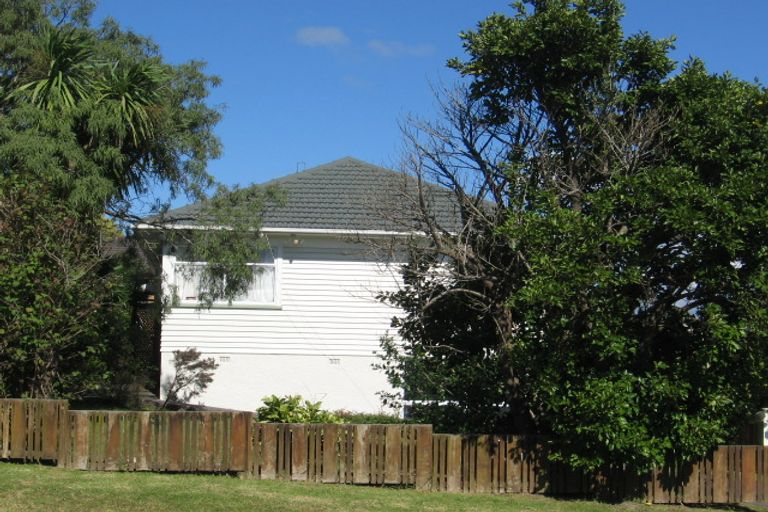 Photo of property in 6 Savoy Road, Glen Eden, Auckland, 0602