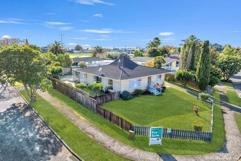 Photo of property in 1 Milsom Place, Te Puke, 3119