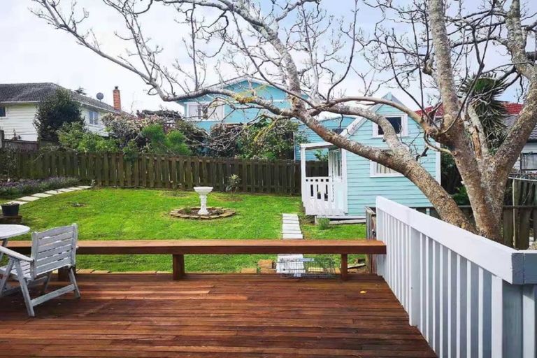 Photo of property in 7 Ellesmere Crescent, Pakuranga Heights, Auckland, 2010