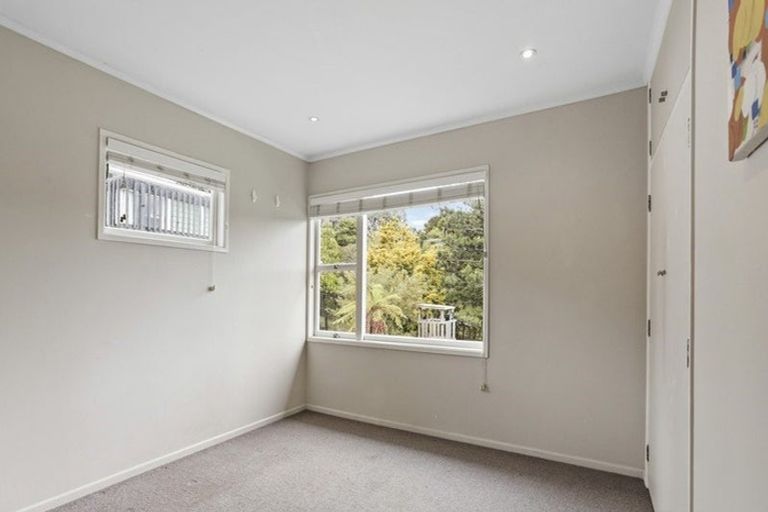 Photo of property in 12 Highland Avenue, Titirangi, Auckland, 0604