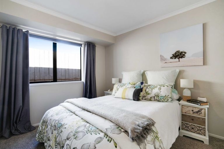 Photo of property in 27 Nimstedt Avenue, Oteha, Auckland, 0632