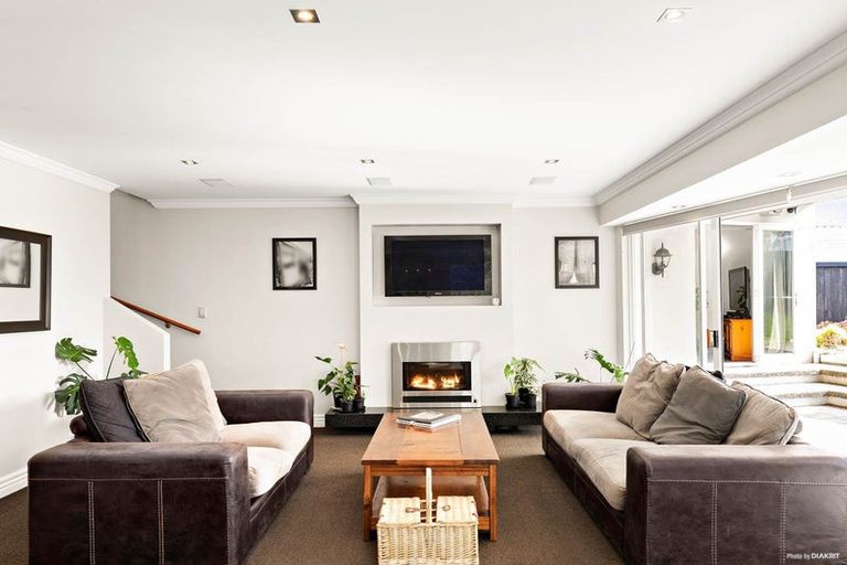 Photo of property in 8a Oteha Valley Road, Northcross, Auckland, 0632