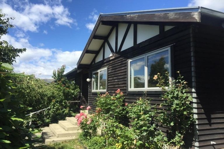 Photo of property in 31 Kowhai Drive, Wanaka, 9305