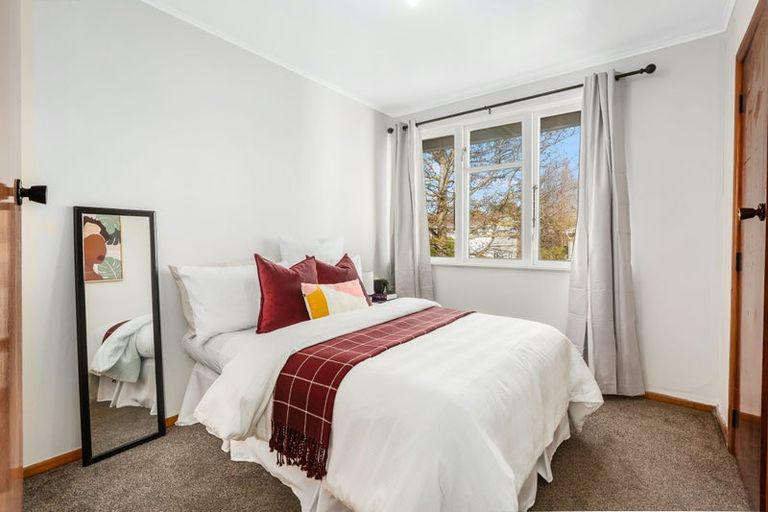 Photo of property in 10 Lincoln Grove, Cannons Creek, Porirua, 5024