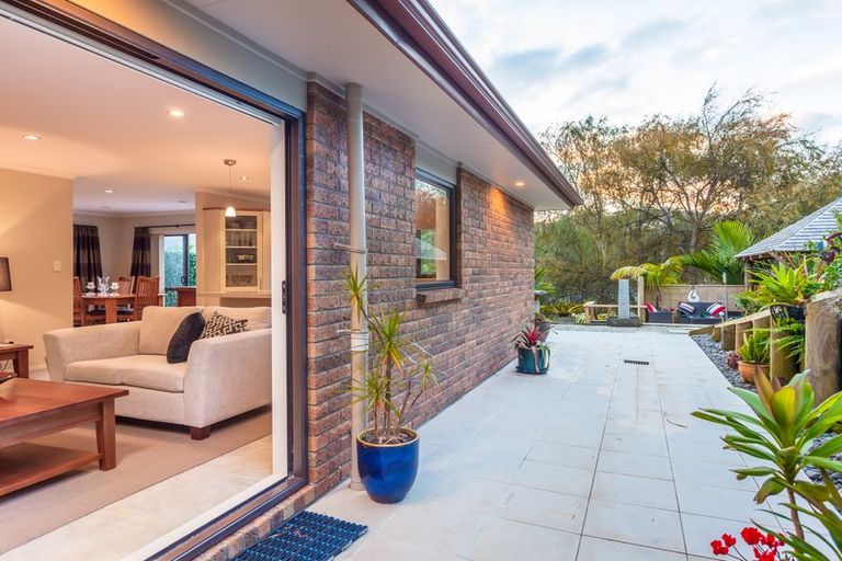 Photo of property in 50 Landing Road, Titirangi, Auckland, 0604