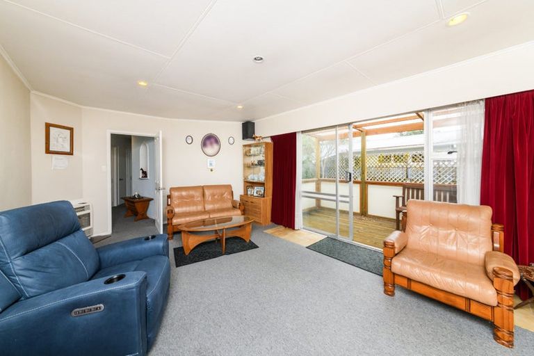 Photo of property in 1 Essex Place, Milson, Palmerston North, 4414