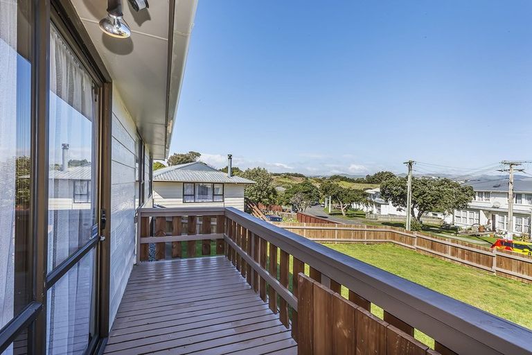 Photo of property in 32 Owhiti Street, Titahi Bay, Porirua, 5022