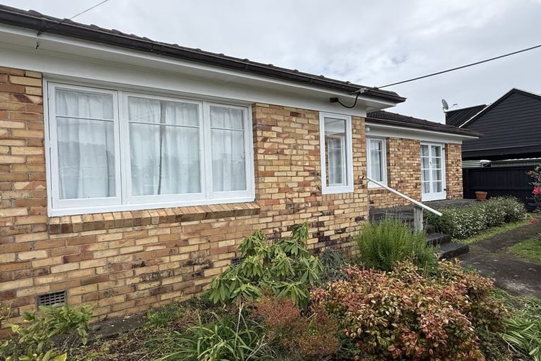 Photo of property in 12 Crete Avenue, Milford, Auckland, 0620