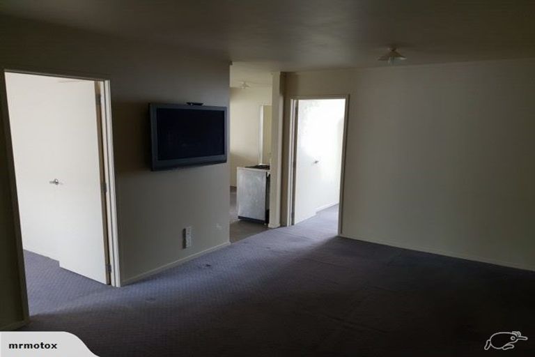 Photo of property in 16 Kaikoura Street, Henderson, Auckland, 0612