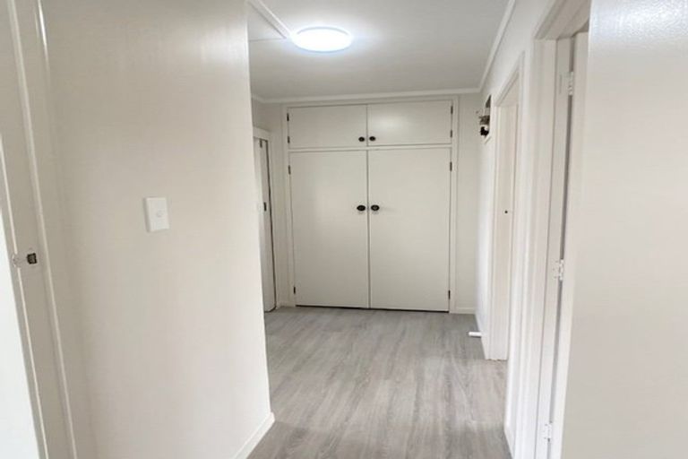 Photo of property in 2/1 Ribblesdale Road, Henderson, Auckland, 0612