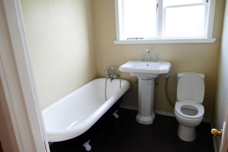 Photo of property in 44 Lynwood Road, New Lynn, Auckland, 0600