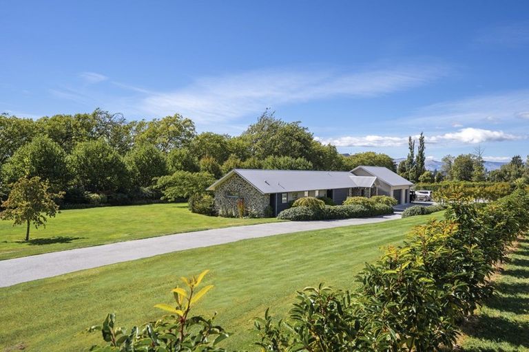 Photo of property in 9 Hollyhock Lane, Wanaka, 9305