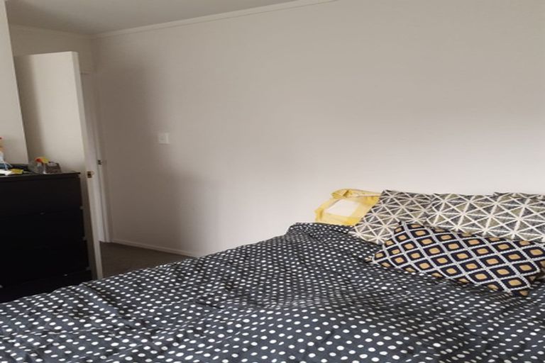 Photo of property in 1/9 Santiago Crescent, Unsworth Heights, Auckland, 0632