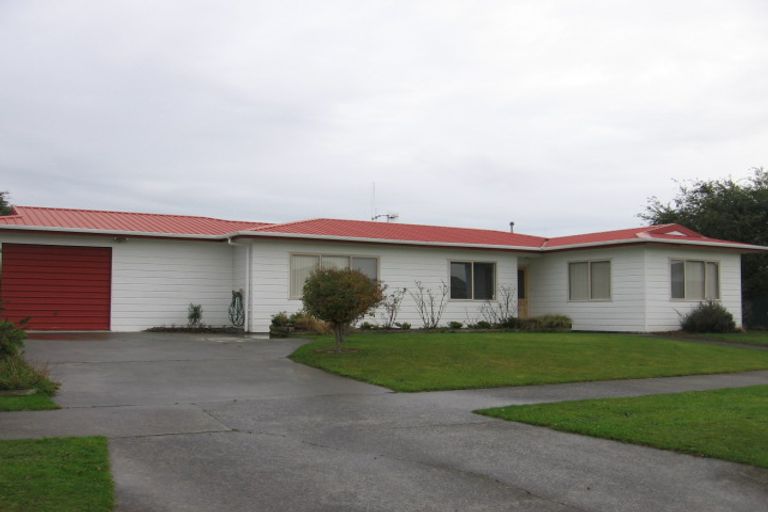 Photo of property in 18 Peppertree Glade, Kelvin Grove, Palmerston North, 4414