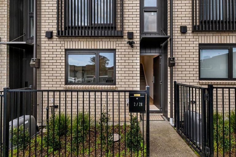 Photo of property in 2/28 Westgate Drive, Westgate, Auckland, 0614