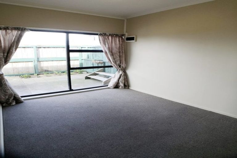 Photo of property in 67 Lincoln Park Avenue, Massey, Auckland, 0614