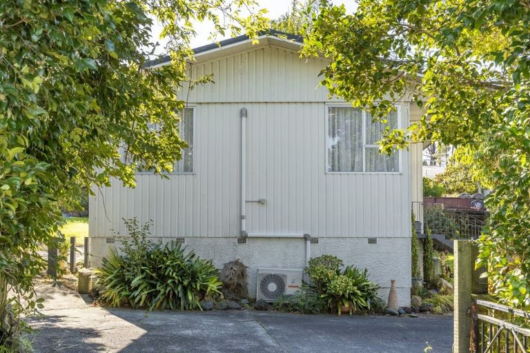 Photo of property in 13 Helleur Road, Massey, Auckland, 0614