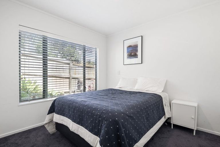 Photo of property in 2/13 Montgomery Avenue, Belmont, Auckland, 0622