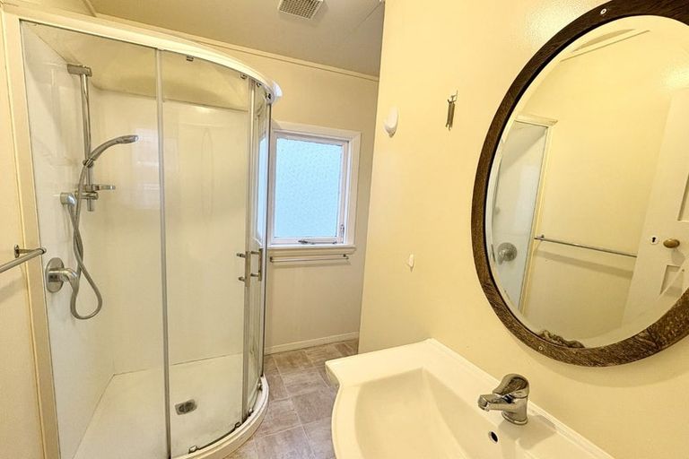 Photo of property in 123 Onepu Road, Lyall Bay, Wellington, 6022