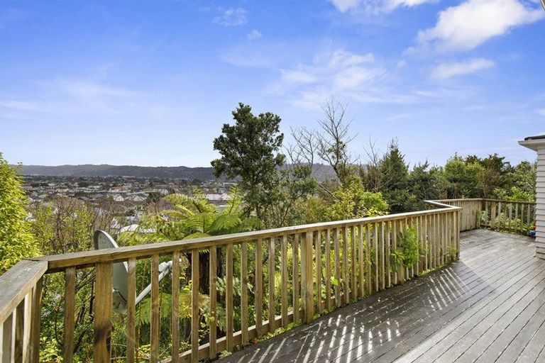 Photo of property in 33 Woodvale Grove, Fairfield, Lower Hutt, 5011