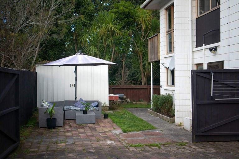 Photo of property in 2/33 Glenvar Road, Torbay, Auckland, 0630