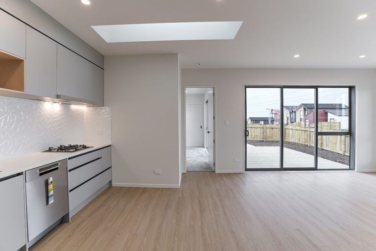 Photo of property in 17 Puwha Street, Massey, Auckland, 0614