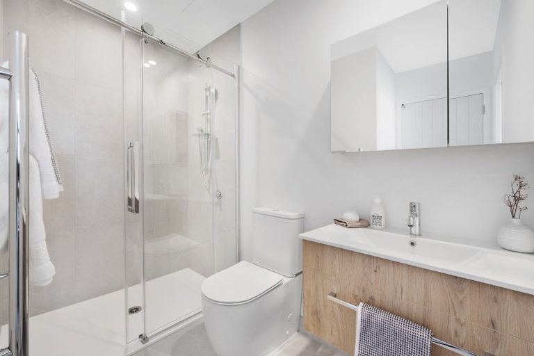 Photo of property in 15 Fencible Drive, Howick, Auckland, 2014