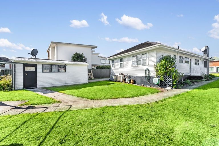 Photo of property in 27 Shortt Avenue, Mangere Bridge, Auckland, 2022