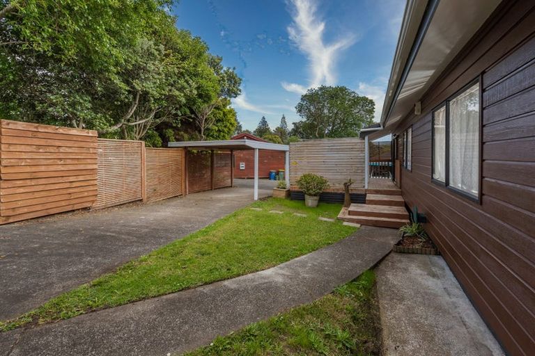 Photo of property in 2/109 Don Buck Road, Massey, Auckland, 0614