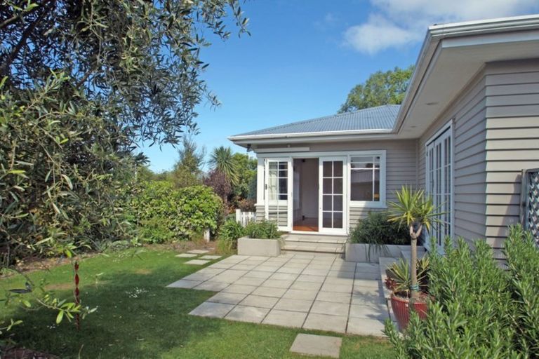 Photo of property in 105 Saint Martins Road, Saint Martins, Christchurch, 8022