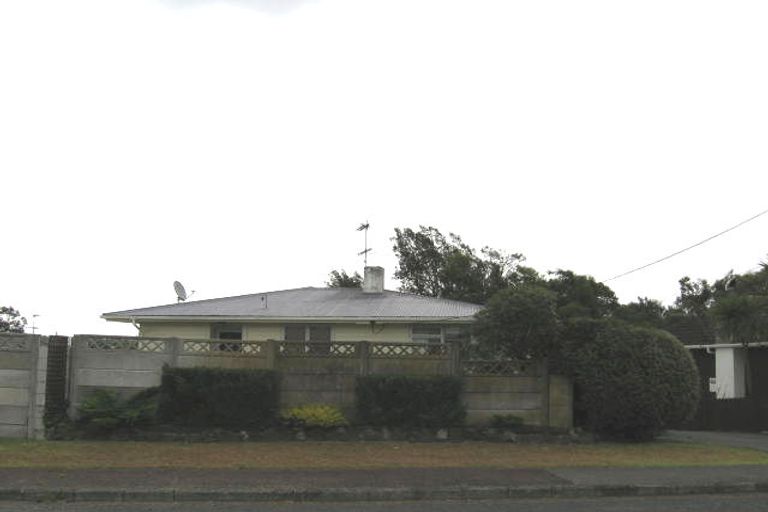 Photo of property in 2/32 Trinidad Road, Sunnynook, Auckland, 0620