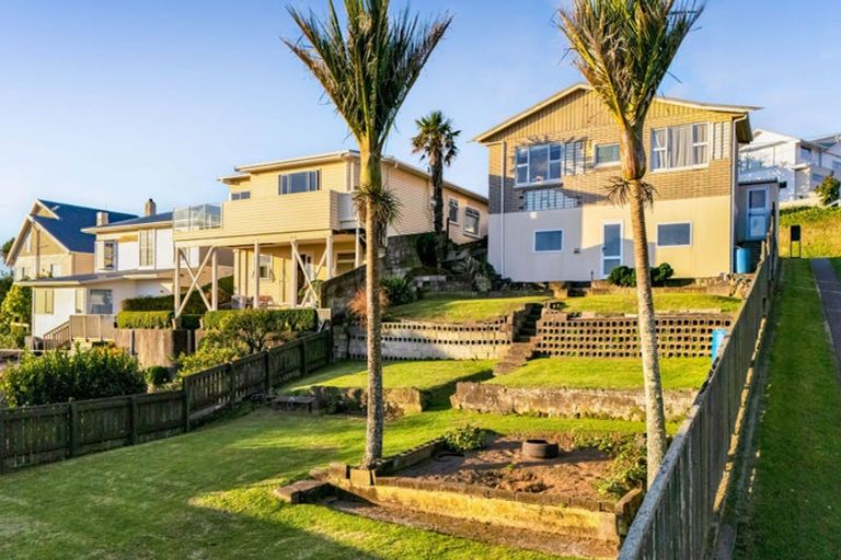 Photo of property in 28 Bayly Road, Moturoa, New Plymouth, 4310