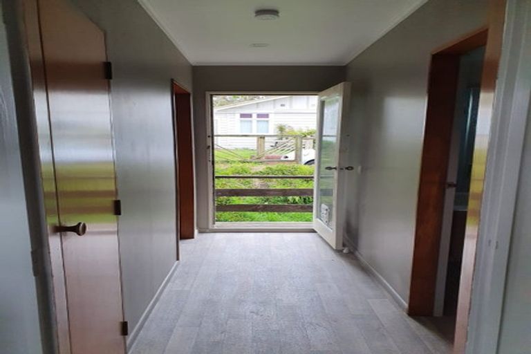 Photo of property in 38 Bassett Road, Johnsonville, Wellington, 6037