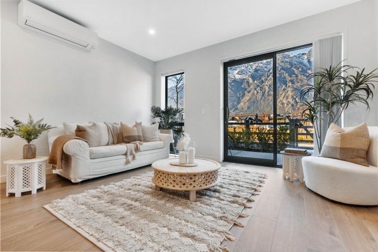 Photo of property in 7 Mcgibbon Lane, Jacks Point, 9371