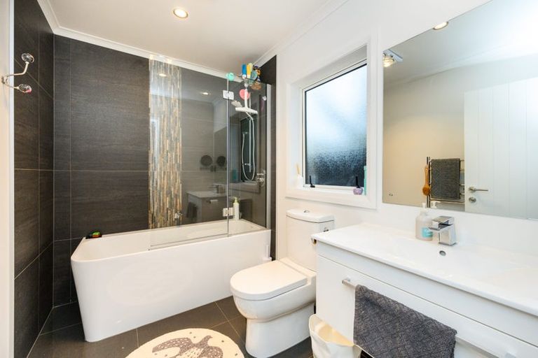 Photo of property in 5a Athlone Place, Hokowhitu, Palmerston North, 4410