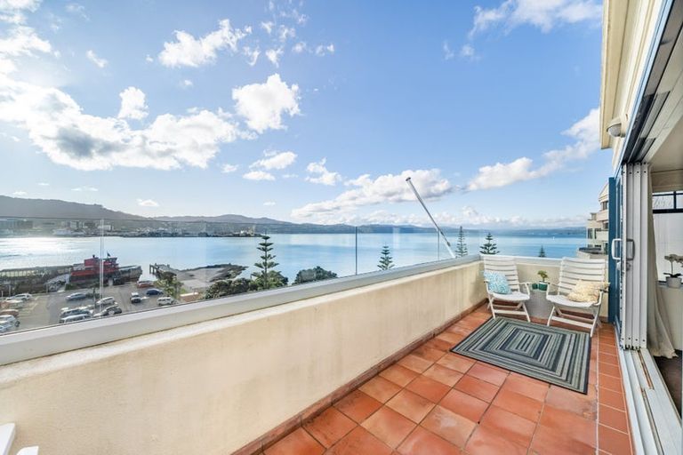 Photo of property in 4/154 Oriental Parade, Oriental Bay, Wellington, 6011