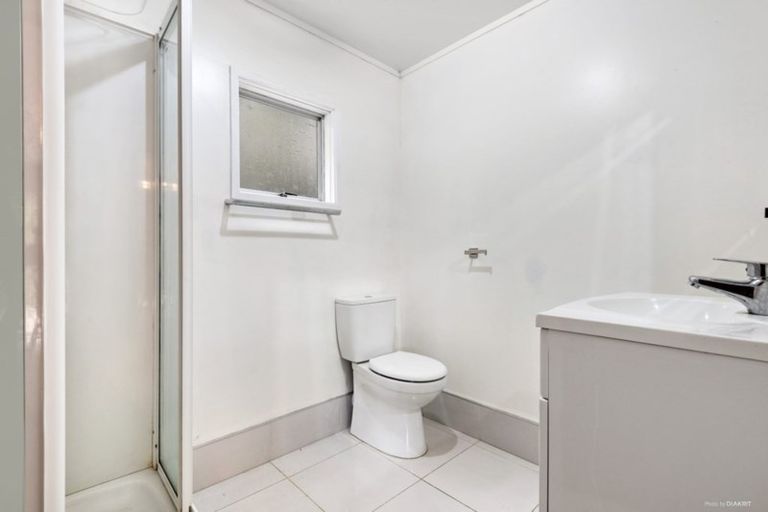Photo of property in 2 Miro Street, New Lynn, Auckland, 0600