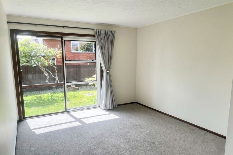 Photo of property in 14 Camberwell Place, Avonhead, Christchurch, 8042