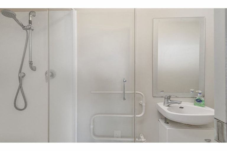 Photo of property in 41/64 Kawaha Point Road, Kawaha Point, Rotorua, 3010
