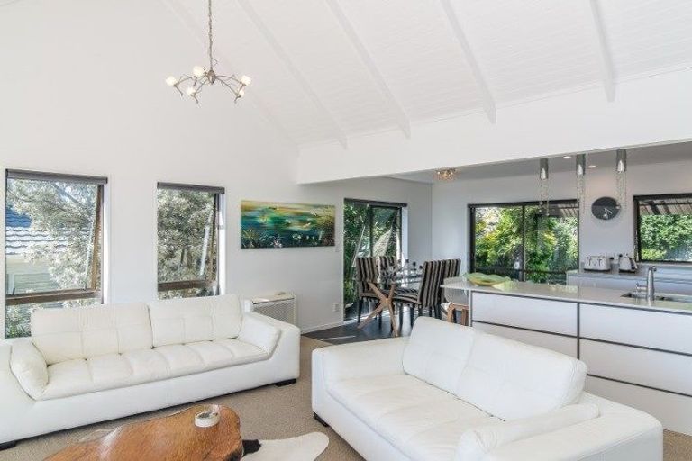Photo of property in 82 Marine Parade, Paraparaumu Beach, Paraparaumu, 5032