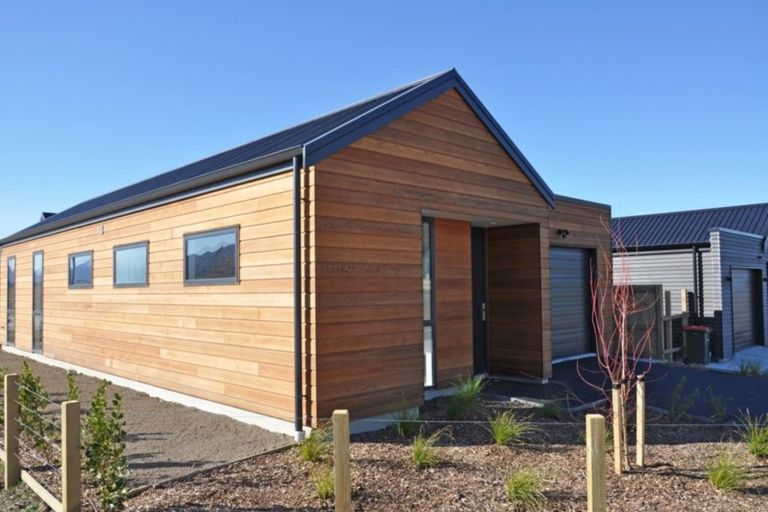 Photo of property in 2 Matakanui Lane, Wanaka, 9305