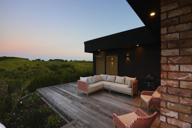 Photo of property in Tapuae, 26 Washer Road, Omata, New Plymouth, 4374