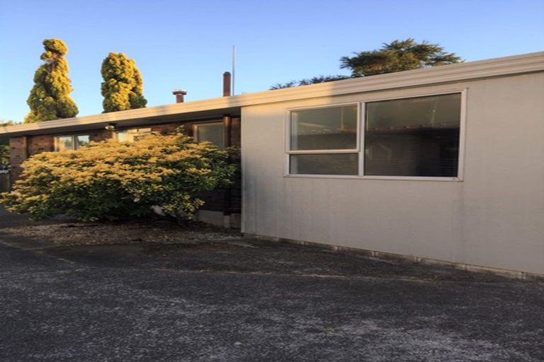 Photo of property in 1/124 Hutchinson Avenue, New Lynn, Auckland, 0600
