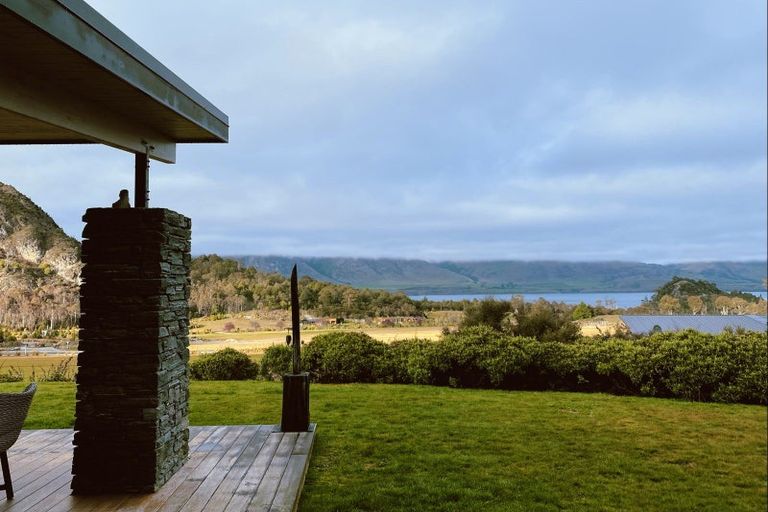 Photo of property in 17 Lookout Drive, Mount Creighton, Queenstown, 9371