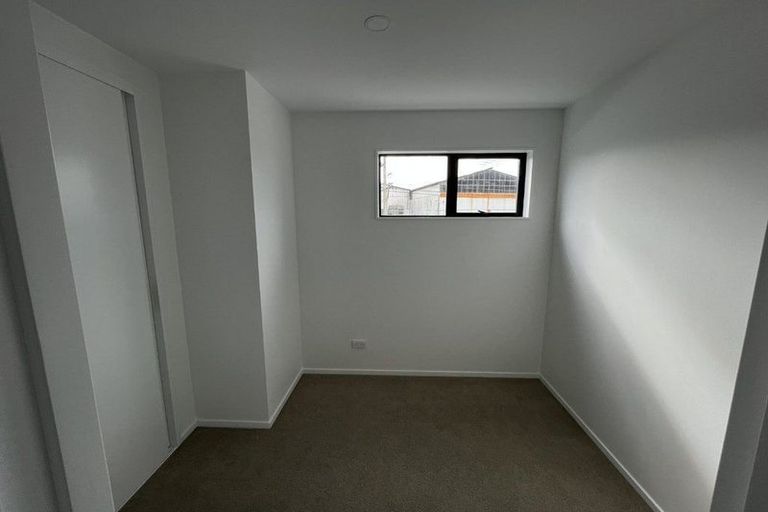 Photo of property in 1 Eileen Newey Place, Henderson, Auckland, 0612