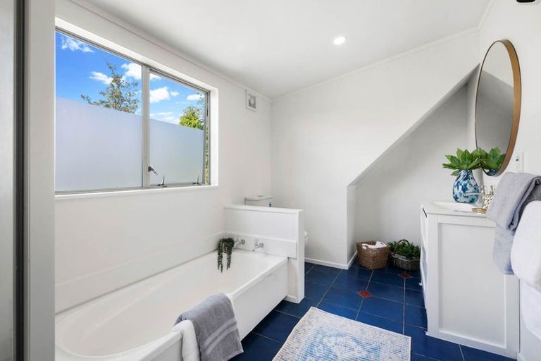 Photo of property in 4/102b Manuka Road, Bayview, Auckland, 0629
